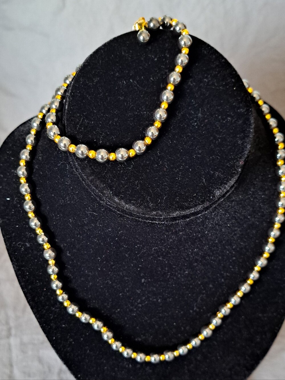 Elegant Two-Tone Bead Necklace and Bracelet Set - Gold & Black